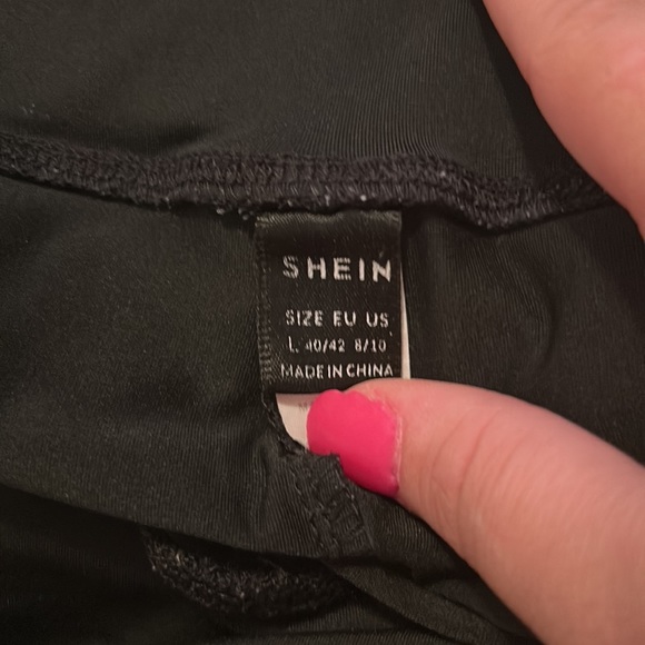 Black shorts - Picture 4 of 4